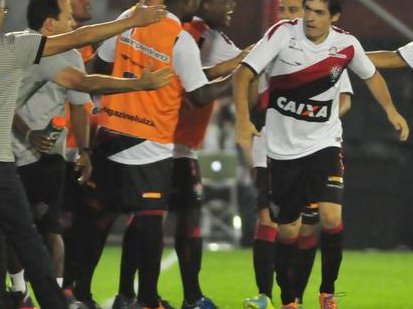 Após vitória em Criciúma, Dunga pede apoio da torcida do Internacional