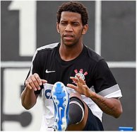 Zagueiro defende Tite e vê grupo ‘fechado’ com o técnico