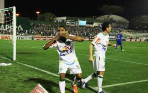 Avião não pousa e, pela terceira vez, jogo da Série B é adiado por neblina