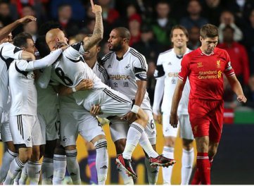 INGLÊS: Shelvey é heroi e vilão no 2 a 2 de Swansea e Liverpool
