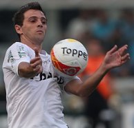 Argentino disputa coletivo e deve ser novidade no Santos