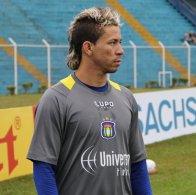 Série C: Santa Cruz negocia com ex-Guarani e confirma saida de Júnior Xuxa