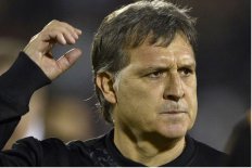 Espanhol: Martino perde seu pai, mas dirigirá Barça nesta quarta