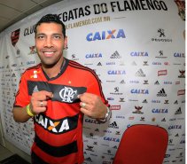 Susto! Acompanhado de três mulheres, lateral do Flamengo sofre acidente 2 0002048107406 img