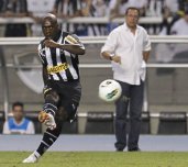 Craque do Botafogo diz que sofre perseguição da arbitragem