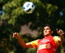 Barrado, zagueiro não vai permanecer no Santos em 2014