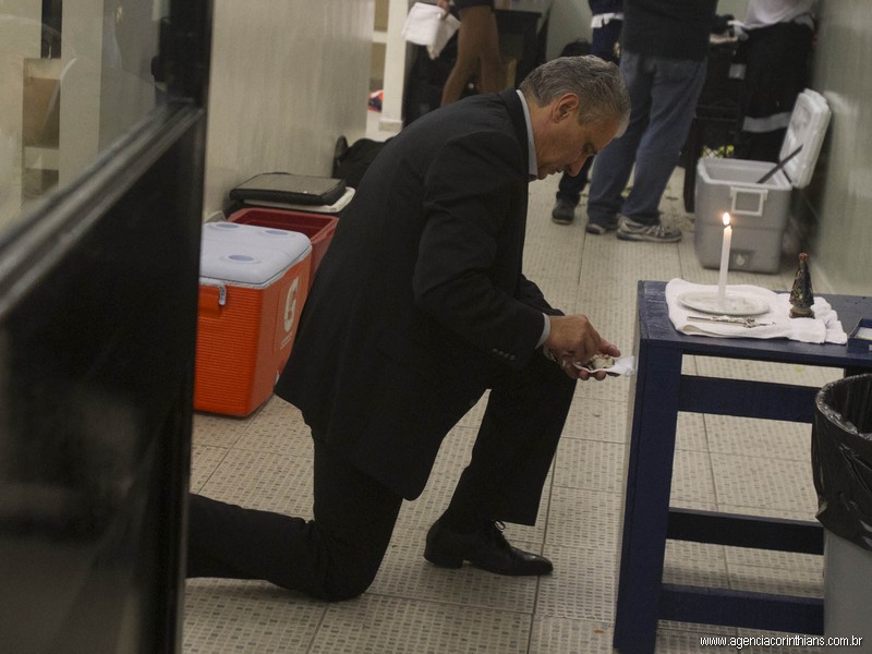 Tite diz que não pensa em demissão no Corinthians