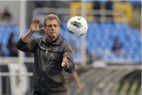 Oswaldo diz que Botafogo lutará até o fim por título