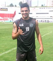 Ponte Preta segue faxina e negocia dupla com time da Série B