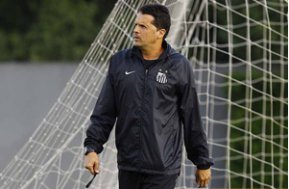 Claudinei Oliveira mantém dúvida na escalação santista