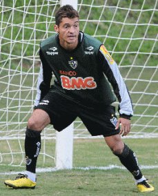 Corinthians leva lateral Diego Macedo, o Festeiro, do Bragantino