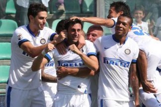 ITALIANO: Inter de Milão pinta o 7 e massacra lanterna