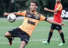 Sem lesão, lateral é dúvida no Atlético-MG