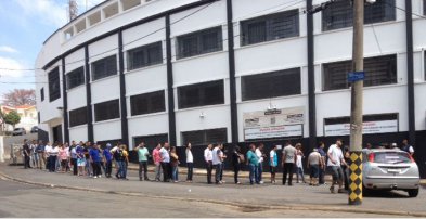Aí, fica difícil! Torcedores reclamam de venda de ingressos na Ponte Preta
