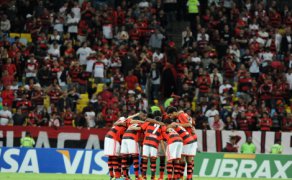 Com salários atrasados, jogadores do Flamengo podem acionar a Justiça