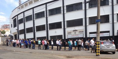 Virou festa! Cambistas cobram dez vezes mais por ingresso da Ponte Preta
