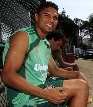 Zagueiro celebra evolução da defesa do Fluminense