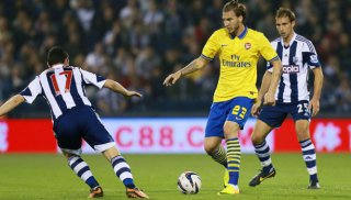 Arsenal sofre, mas elimina West Bromwich nos pênaltis na Copa da Liga