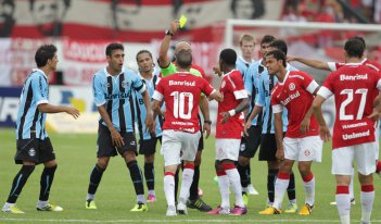 Unidos por um ideal! Jogadores de Grêmio  e Inter ameaçam fazer greve no Sul