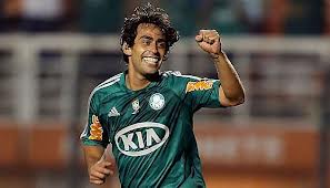 Time do Brasileirão sonha em tirar meia Valdívia do Palmeiras