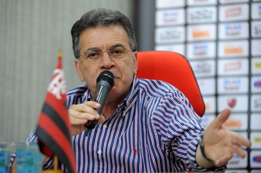 Pressionado, gestor descarta pedir demissão no Flamengo