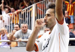 ESPANHOL: Valencia vence 3ª seguida com gol de ex-bugrino