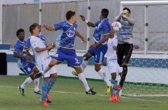 Macaé 2 x 1 Crac – Vitória no último minuto e liderança momentânea na Série C