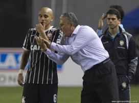 Após goleada, Corinthians faz reunião e volta a garantir que Tite fica
