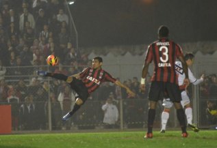 Após pedrada em adversário, Atlético-PR pode perder até dez mandos