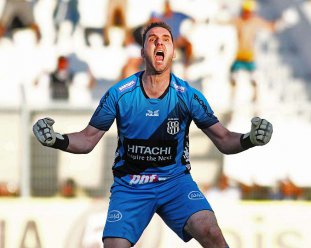 Logo agora? Alergia tira goleiro da Ponte do duelo contra Náutico