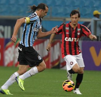 Grêmio 1 x 0 Atlético-PR – Cada vez mais na briga…