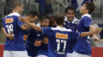 BRASILEIRÃO: Cruzeiro goleia e mantém 11 pontos sobre o Grêmio
