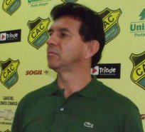 Ex-técnico do Guarani quer um clube para começar planejamento já neste ano