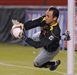 De olho na Câmara, ídolo de time da Série B se filia a partido político