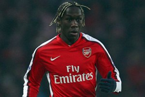 Inglês: Lesionado, lateral-direito desfalca Arsenal e seleção francesa