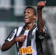 Nilson Ribeiro:  Futebol – teatro, ilusão e encantamento