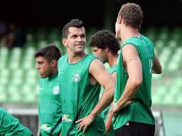 Coritiba repatria lateral dispensado no lanterna Náutico