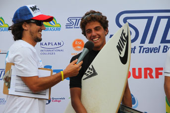 Surfe: Brasileiro de 18 vence Kelly Slater e é 3º na França