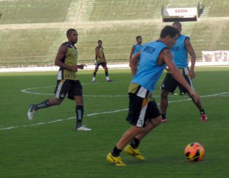 Série D: Botafogo-PB treina no gramado do Almeidão visando próximo jogo