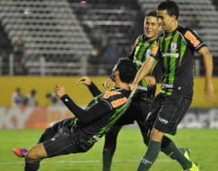 Série B: Lateral promete e cumpre. Na segunda chance marcou o gol da vitória do Mecão
