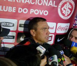 Brasileirão: Com pouco tempo de trabalho, Clemer estreia com vitória no Inter