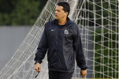 Claudinei defende goleiro do Santos após falhas em gols da Lusa