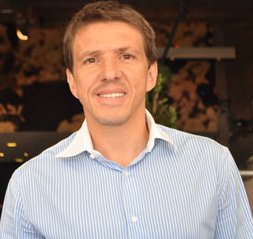 Ex-jogador da Seleção é homenageado no metrô de Londres