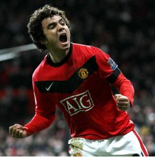 Na mira do Timão, jogador do Manchester United descarta voltar ao Brasil