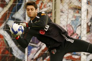 Goleiro do São Paulo pede atenção contra Cruzeiro: ‘Não podemos errar’
