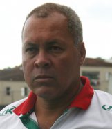 No mercado, técnico Douglas Neves analisa propostas das Séries A2 e A3