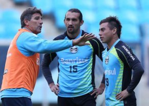 Cheio de desfalques, Renato fecha treino no Grêmio