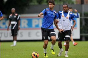 Santos terá três atacantes para enfrentar o Coritiba