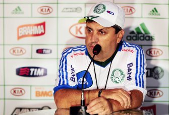 Série B: Kleina exalta elenco e aponta Ananias como destaque