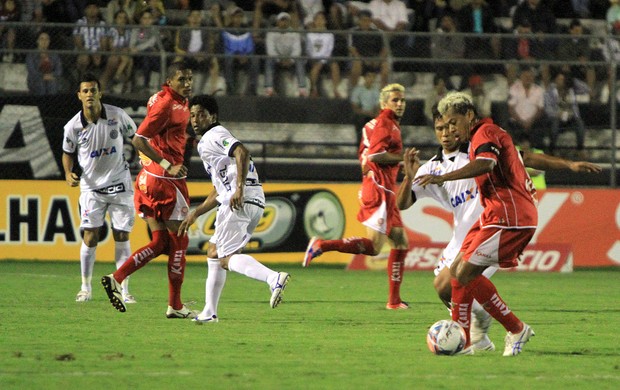 Árbitro relata objetos arremessados e lanterna da Série B pode perder mandos